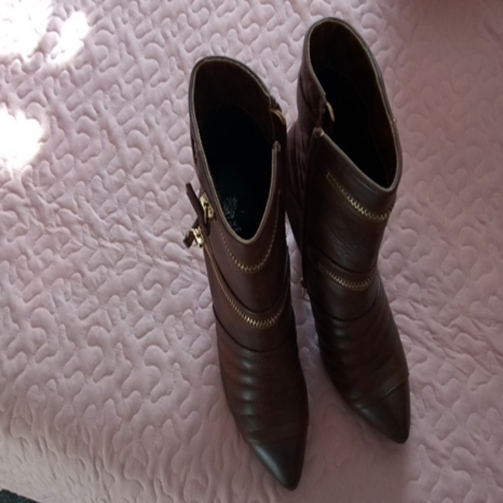 Boot - Picture 2 of 4